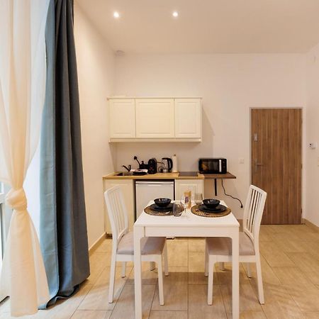 Cozy Market-Square Retreat Located In The Heart Of The 10Th District Виена Екстериор снимка