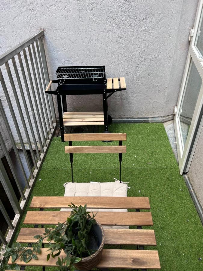 Cozy Market-Square Retreat Located In The Heart Of The 10Th District Виена Екстериор снимка