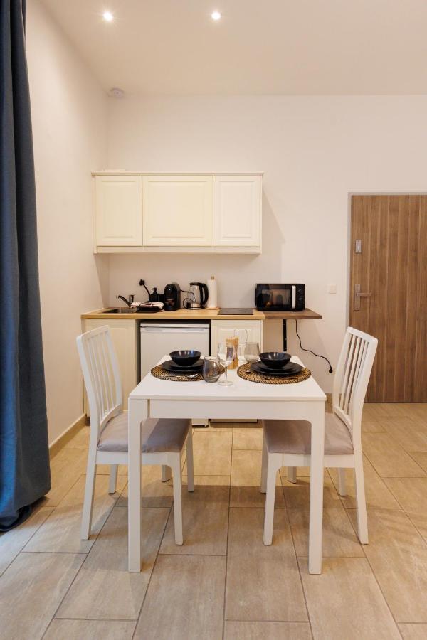 Cozy Market-Square Retreat Located In The Heart Of The 10Th District Виена Екстериор снимка