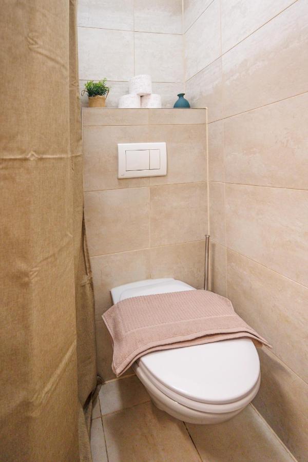 Cozy Market-Square Retreat Located In The Heart Of The 10Th District Виена Екстериор снимка