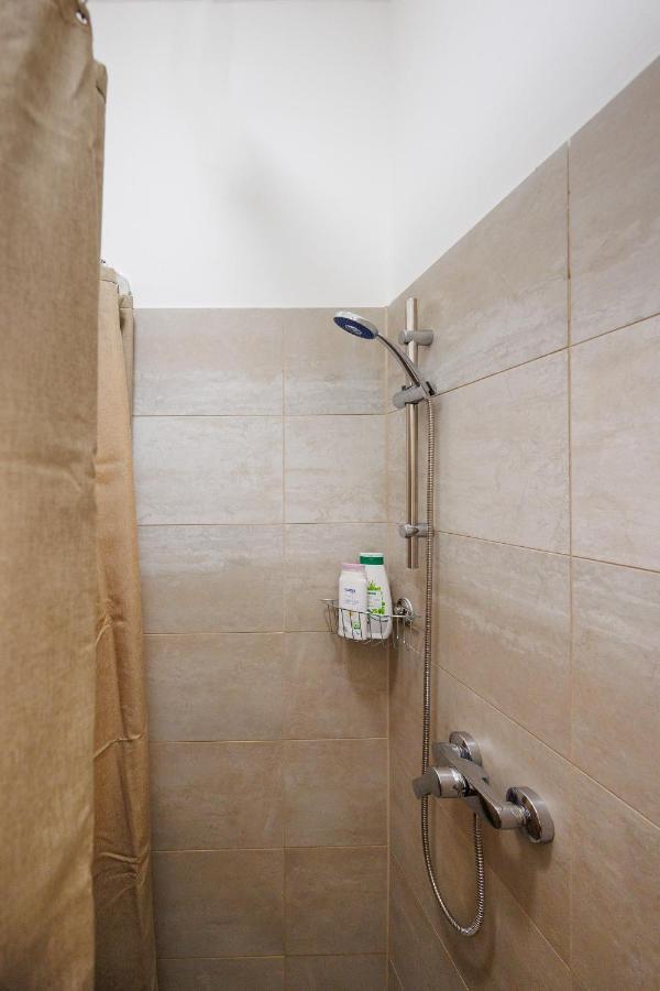 Cozy Market-Square Retreat Located In The Heart Of The 10Th District Виена Екстериор снимка
