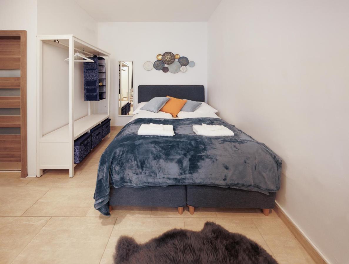 Cozy Market-Square Retreat Located In The Heart Of The 10Th District Виена Екстериор снимка