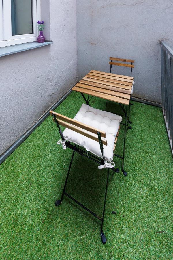 Cozy Market-Square Retreat Located In The Heart Of The 10Th District Виена Екстериор снимка
