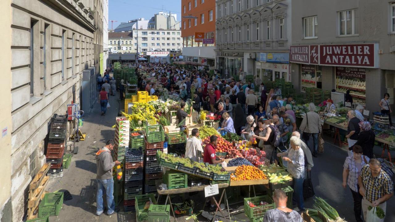 Cozy Market-Square Retreat Located In The Heart Of The 10Th District Виена Екстериор снимка